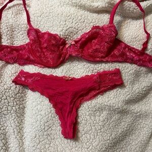 Victoria Secret set Body by Victoria bra a and matching thong underwear